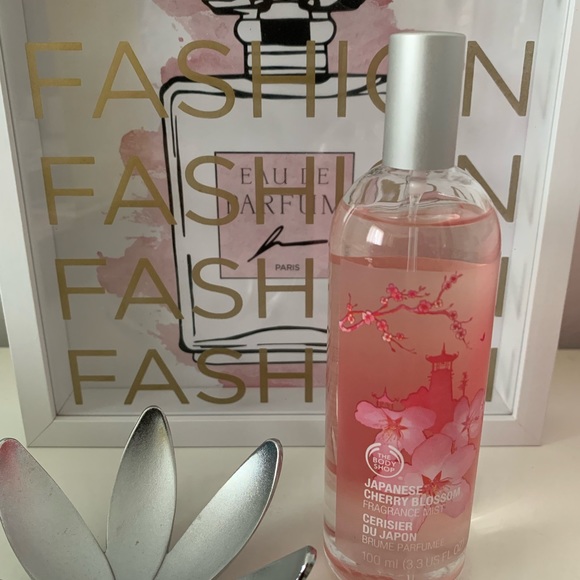 The Body Shop Japanese Cherry Blossom Fragrance Mist Discontinued/Hard to Find - Picture 3 of 7